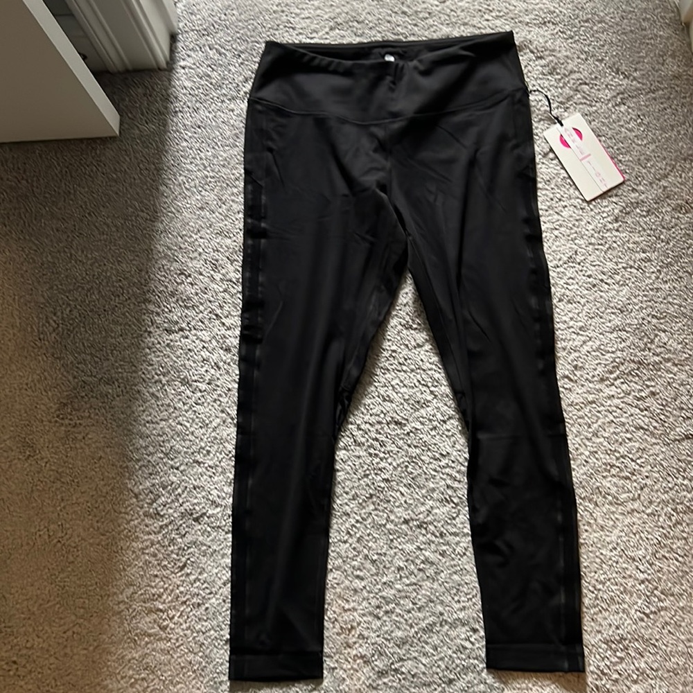 NWT Black Yogalicious Legging ankle tight size Large